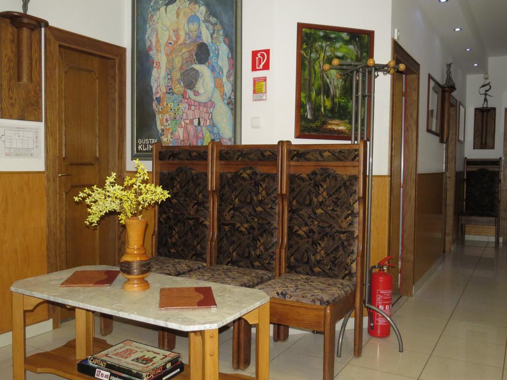 Rezkakas Fogado Bed & Breakfast Zirc Exterior photo